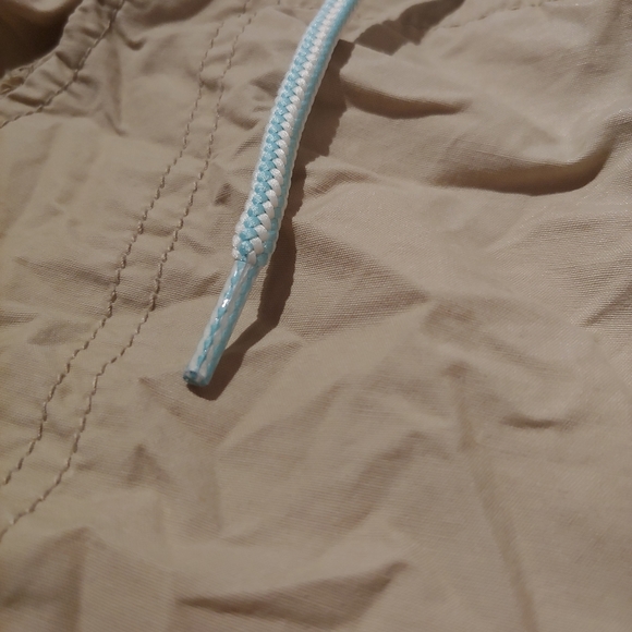 Girls Old Navy Cargo Shorts - Picture 2 of 3